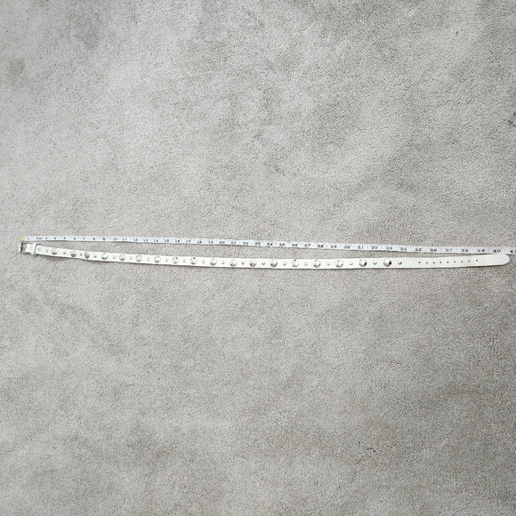 White Leather Silver Circle Studs Studded Belt Fits Large 2000s Y2K Punk Grunge - Picture 5 of 7